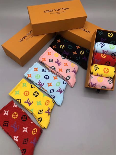 louis vuitton pocket socks.